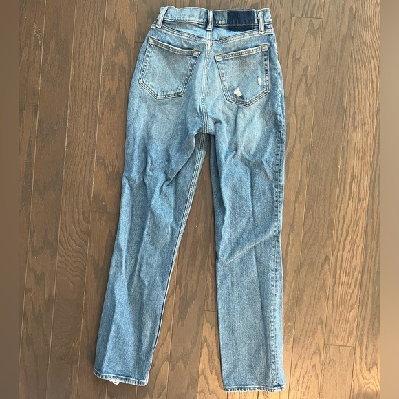 Abercrombie Ultra High Rise 90s Straight Criss-Cross Jean in Medium Wash - Picture 5 of 5
